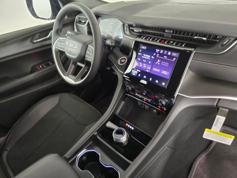New 2025 Jeep Grand Cherokee Altitude image 29