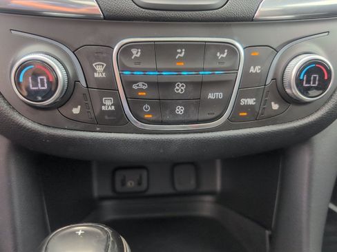 Used 2018 Chevrolet Equinox LT w/ Sun & Infotainment Package AWD/4WD image 26