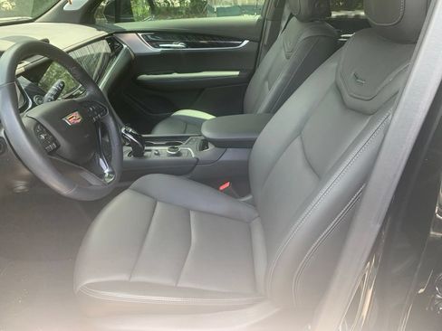 Used 2024 Cadillac XT6 Premium Luxury FWD image 3