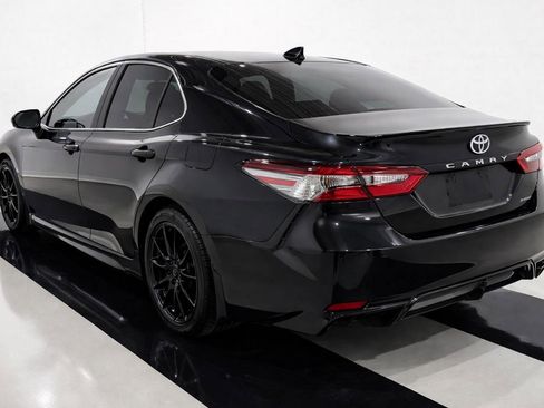 Used 2022 Toyota Camry SE w/ Cold Weather Package image 4