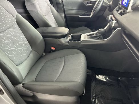 Used 2025 Toyota RAV4 XLE FWD image 26