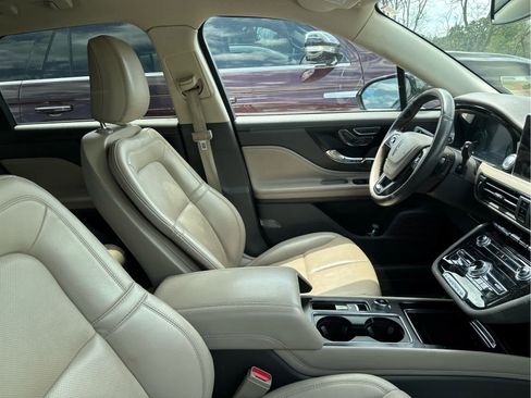 Used 2022 Lincoln Corsair AWD w/ Premium Package image 5
