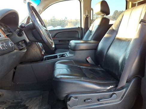 Used 2012 Chevrolet Suburban LT image 17