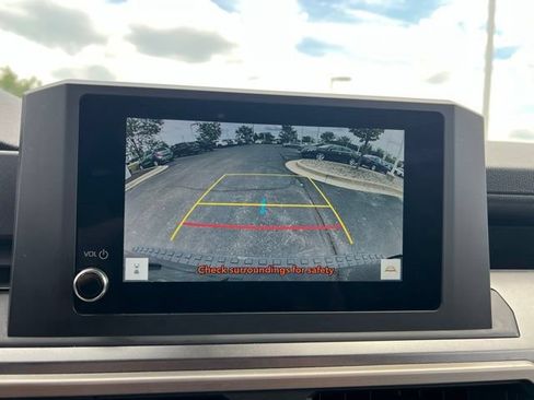 Used 2025 Toyota 4Runner SR5 AWD/4WD image 18