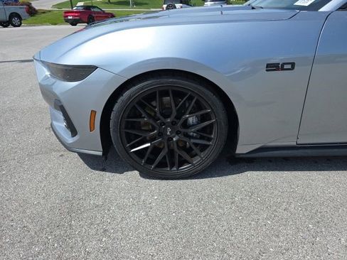 Used 2025 Ford Mustang GT Premium RWD image 9