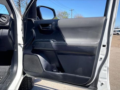 Used 2019 Toyota Tacoma SR image 21