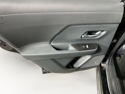 Used 2025 Nissan Kicks SV image 25