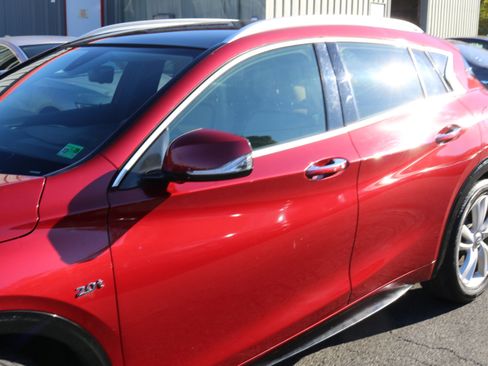 Used 2019 INFINITI QX30 image 5