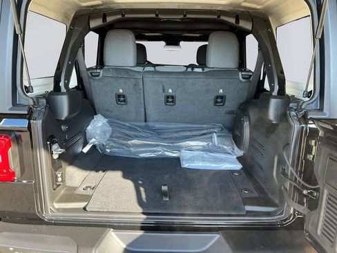 New 2025 Jeep Wrangler Unlimited Rubicon w/ Steel Bumper Group image 19