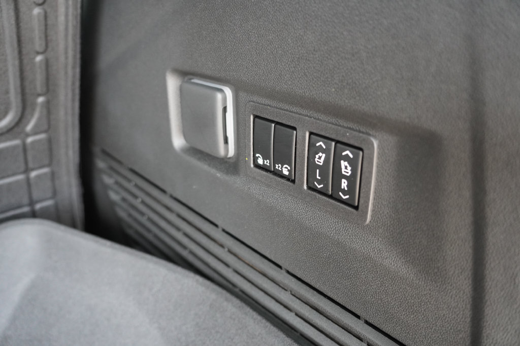Used 2026 GMC Yukon AT4 Ultimate AWD/4WD image 28