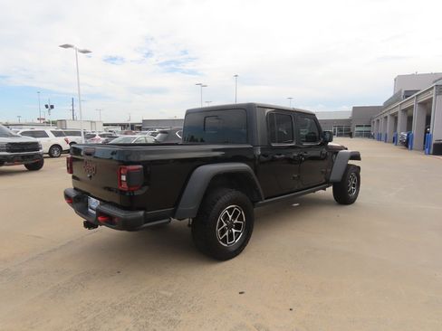 Used 2024 Jeep Gladiator Rubicon w/ Convenience Group AWD/4WD image 11