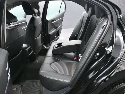 Used 2024 Toyota Camry SE image 10