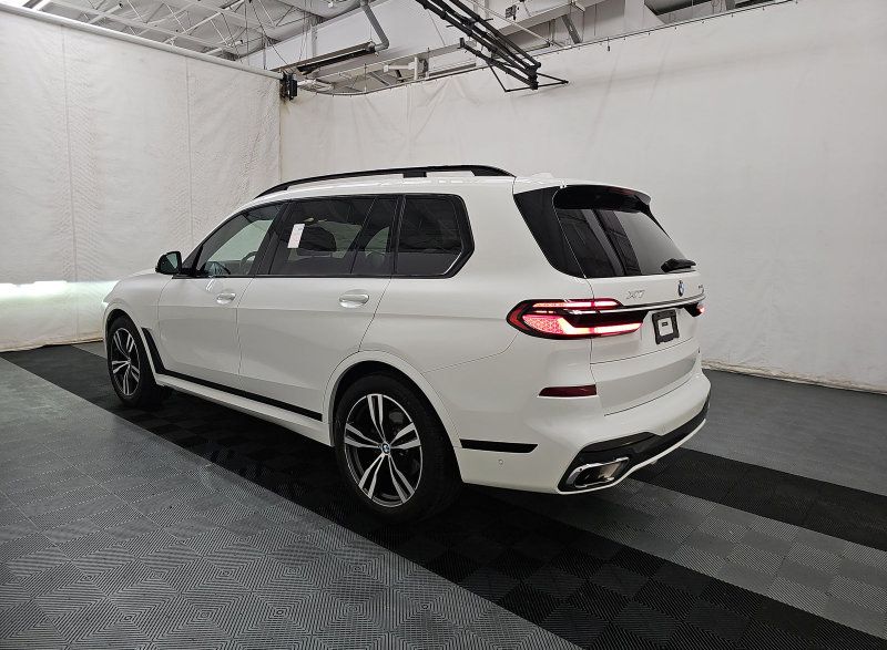 Used 2024 BMW X7 xDrive40i w/ M Sport Package AWD/4WD image 7