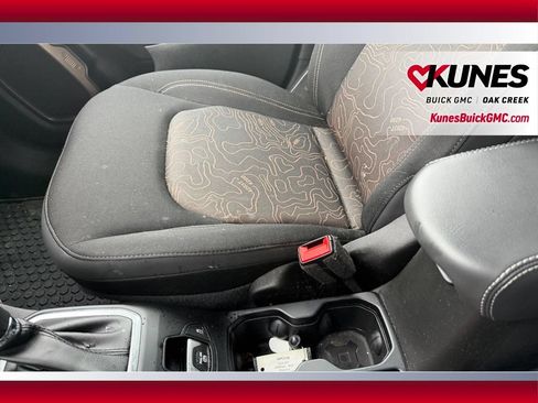 Used 2023 Jeep Renegade Latitude AWD/4WD image 26