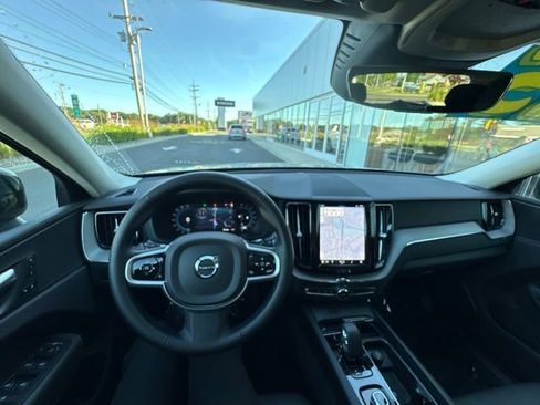 Certified 2025 Volvo XC60 B5 Plus AWD/4WD image 21
