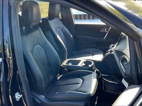 New 2026 Chrysler Pacifica Select image 27