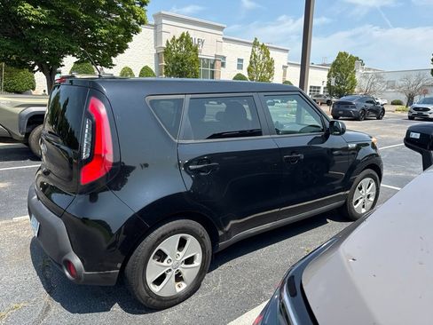 Used 2016 Kia Soul w/ Convenience Package FWD image 2