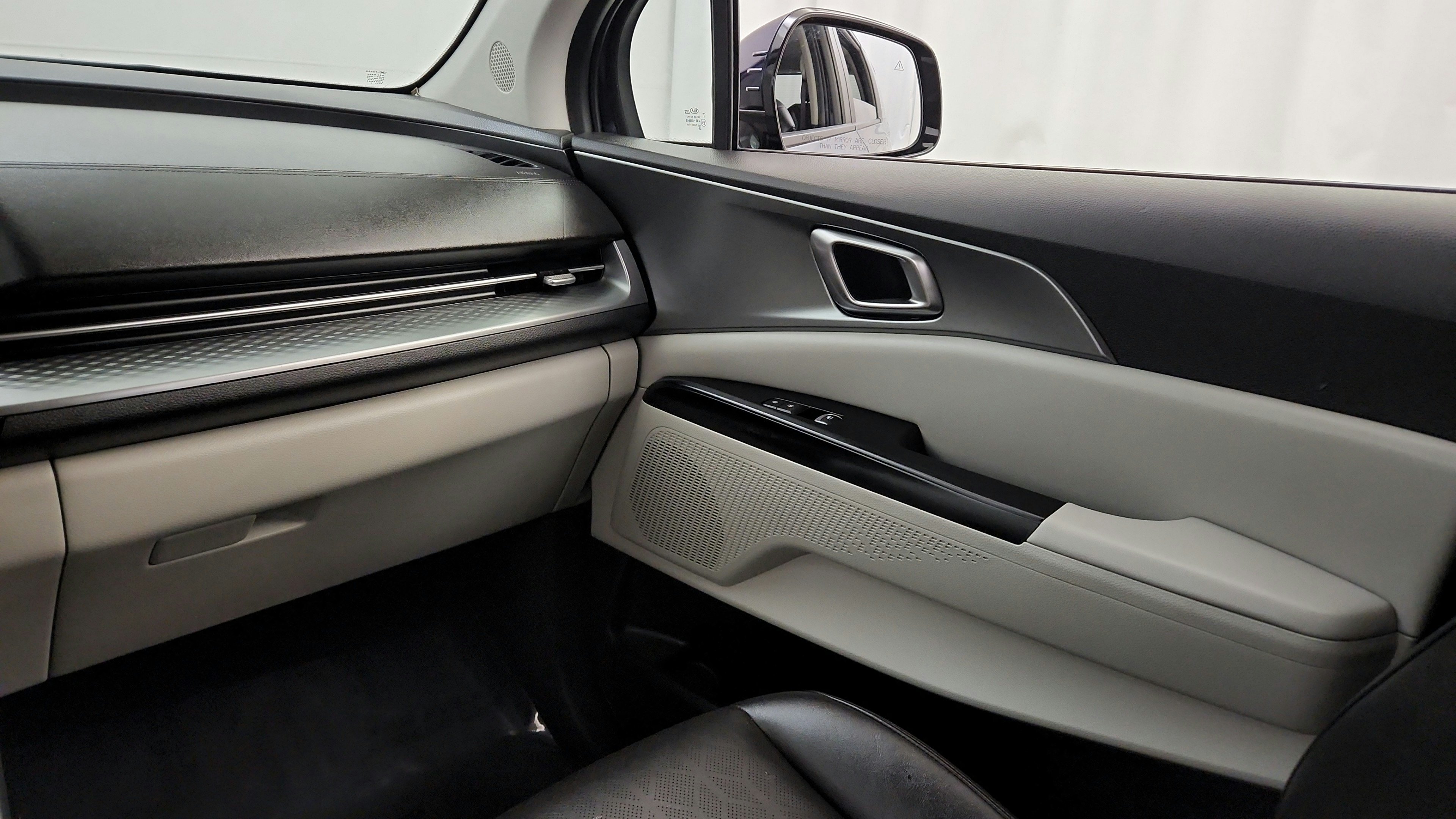 Used 2022 Kia Carnival LX FWD image 13