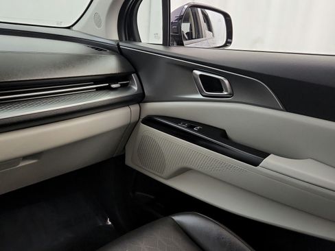 Used 2022 Kia Carnival LX FWD image 13