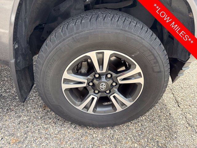 Used 2017 Toyota Tacoma TRD Sport w/ Tow Package (A/T) AWD/4WD image 3