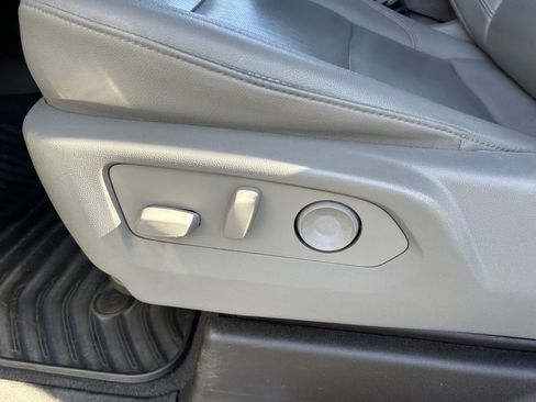 Used 2022 GMC Sierra 1500 SLT image 46