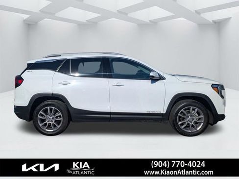 Used 2024 GMC Terrain SLT AWD/4WD image 2