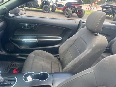 Used 2015 Ford Mustang Convertible RWD image 16