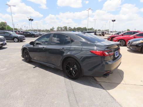 Used 2025 Toyota Camry SE w/ Convenience Package FWD image 14