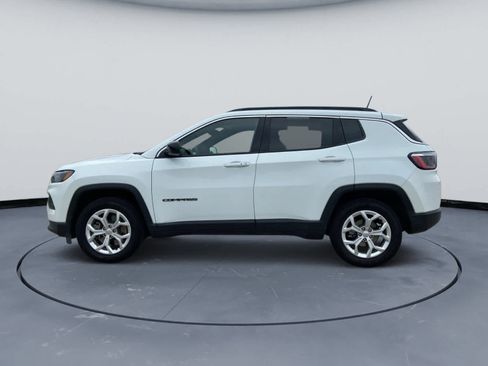 Used 2024 Jeep Compass Latitude AWD/4WD image 11