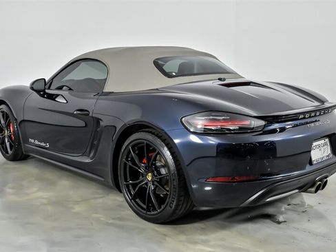 Used 2018 Porsche 718 Boxster S RWD image 37