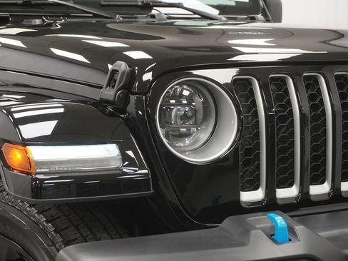 Used 2023 Jeep Wrangler Unlimited Sahara w/ Cold Weather Group image 5