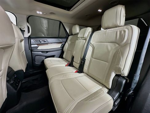 Used 2019 Ford Explorer Platinum image 26