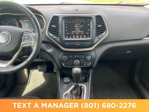 Used 2017 Jeep Cherokee Trailhawk AWD/4WD image 21