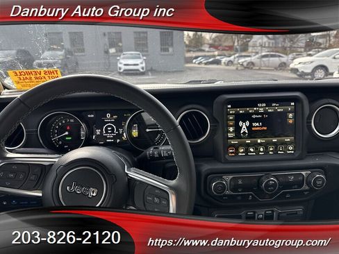 Used 2023 Jeep Wrangler Unlimited Sahara image 10