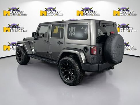 Used 2018 Jeep Wrangler Unlimited Sahara w/ Dual Top Group AWD/4WD image 7