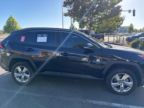 Used 2021 Toyota RAV4 XLE Premium AWD/4WD image 5