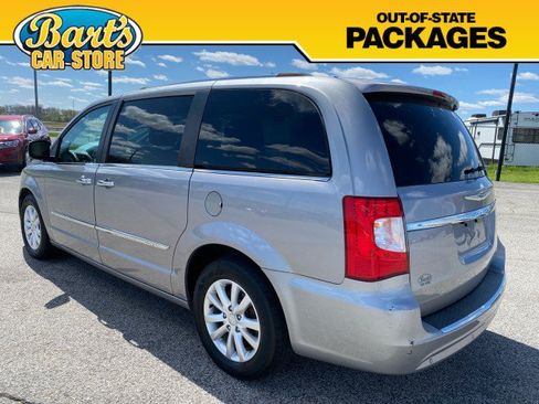 Used 2015 Chrysler Town & Country Limited Platinum FWD image 4