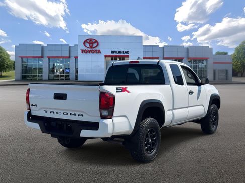 Certified 2022 Toyota Tacoma SR w/ SX Package AWD/4WD image 6