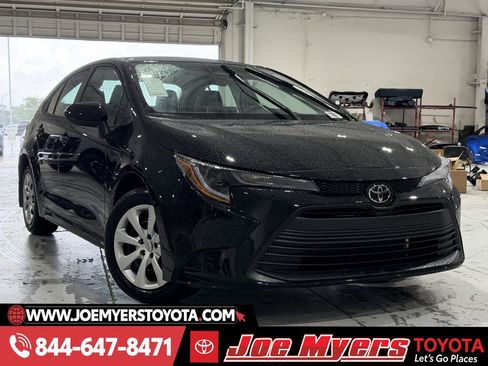 Used 2026 Toyota Corolla LE image 2