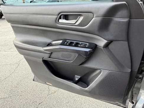 Used 2022 Nissan Pathfinder SV AWD/4WD image 25