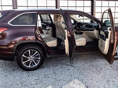 Used 2019 Toyota Highlander XLE image 17