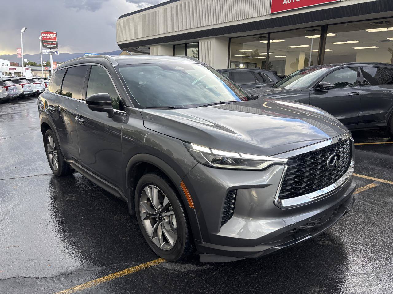 Used 2025 INFINITI QX60 Luxe AWD/4WD image 2
