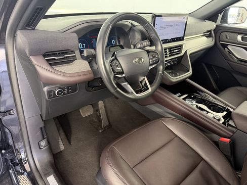 Used 2025 Ford Explorer Platinum w/ LUX Leather Package AWD/4WD image 4