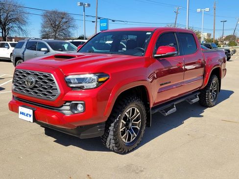 Used 2020 Toyota Tacoma TRD Sport w/ Technology Package image 2