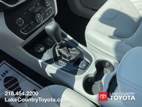Used 2019 Jeep Cherokee Limited AWD/4WD image 30