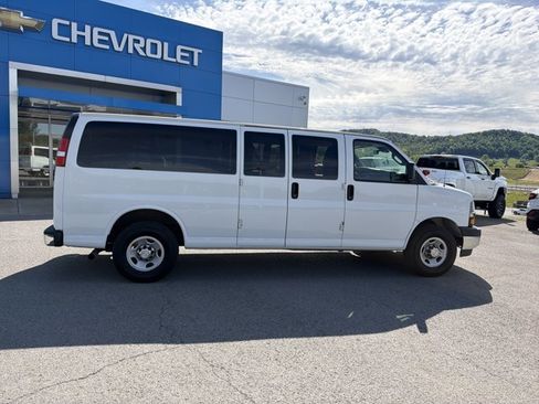 Used 2020 Chevrolet Express 3500 LT w/ LT Preferred Equipment Group RWD image 3