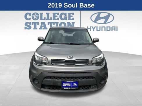 Used 2019 Kia Soul FWD image 2