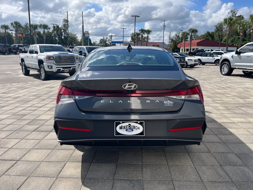 Used 2024 Hyundai Elantra SEL FWD image 5