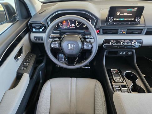 Used 2023 Honda Pilot LX image 11