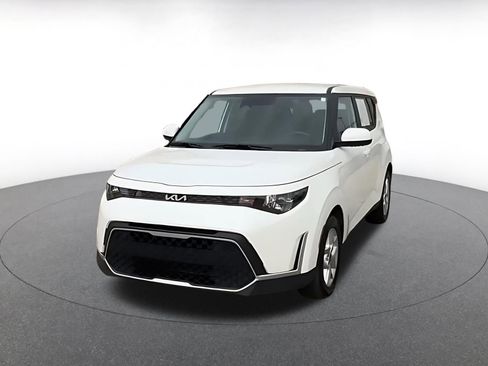 Used 2025 Kia Soul LX w/ LX Technology Package FWD image 7